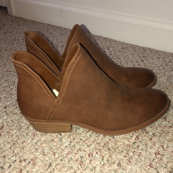 universal thread ankle boots